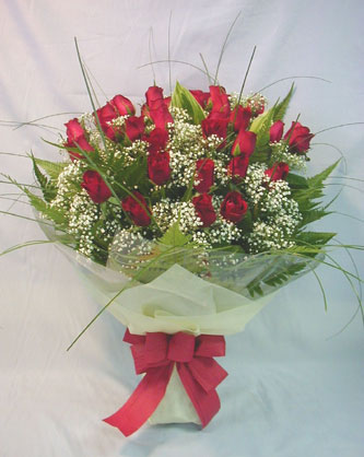 Eryaman mahallesi �i�ek�iler  sevenlere �zel 11 adet g�l