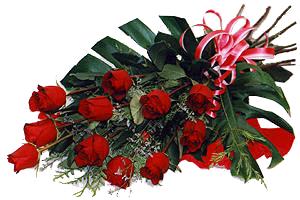 10 adet g�l buketi sade ve sik bir haldedir Demetevler �i�ek sipari�i  