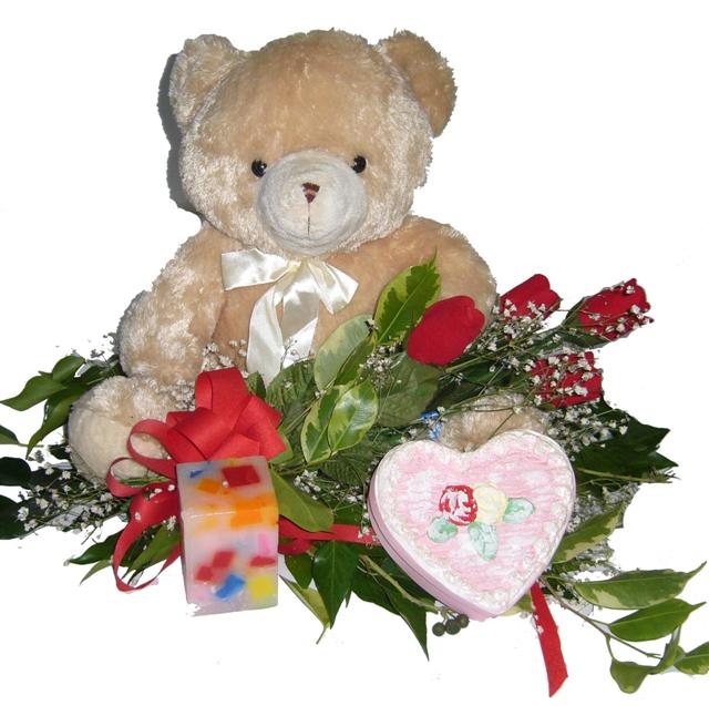 Kardelen mahallesi �i�ek g�nderme  4 adet g�l , oyuncak , mum ve kutu �ikolata