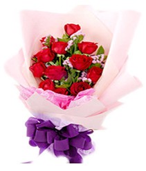 7 g�lden kirmizi g�l buketi sevenler alsin Bat�kent �nternetten �i�ek sipari�i 