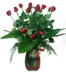�aml�ca mahallesi �i�ek ma�azas�  11 adet kirmizi g�l ve 1 adet kalp �ubuk