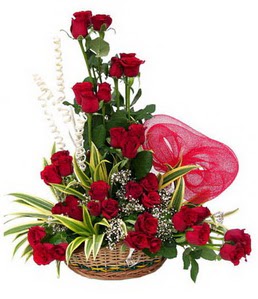 Sincan �i�ek sipari�i  25 adet k�rm�z� g�l sepeti �i�e�i