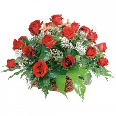 sepet i�erisinde 14 adet k�rm�z� g�l �ak�rlar �i�ek yolla , �i�ek g�nder 