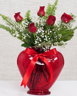 Kalp i�erisinde 5 adet k�rm�z� g�l Macunk�y sevgilime hediye �i�ek 