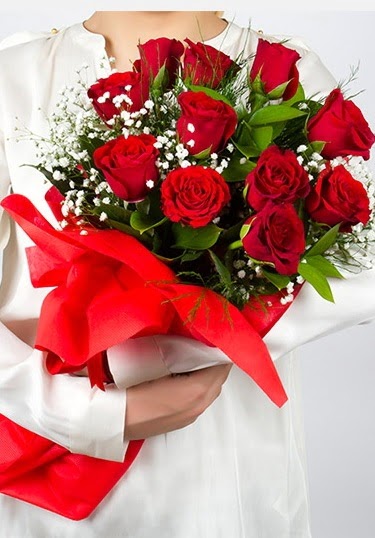 A�k G�lleri 11 Adet k�rm�z� g�l buketi Macunk�y sevgilime hediye �i�ek 