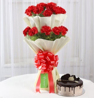 20 adet k�rm�z� karanfil buketi ve ya� pasta Bat�kent �nternetten �i�ek sipari�i 