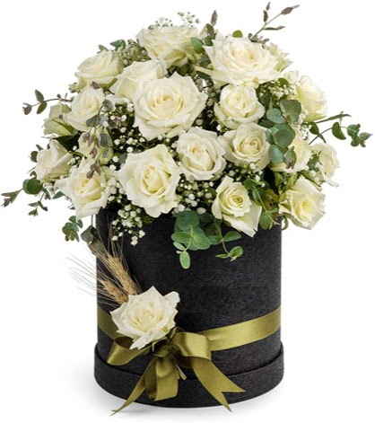 Kutu i�erisinde 33 adet beyaz g�l tanzimi me�rutiyet �i�ek�i ma�azas� 
