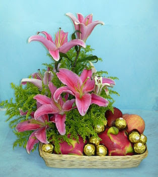 Ergazi Mahallesi �i�ek g�nderme sitemiz g�venlidir  sepet i�erisinde meyva ve �i�ekler