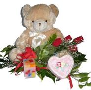 Kardelen mahallesi �i�ek g�nderme  4 adet g�l , oyuncak , mum ve kutu �ikolata