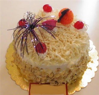pasta siparisi 4 ile 6 kisilik yaspasta mis lezzette Macunk�y sevgilime hediye �i�ek 