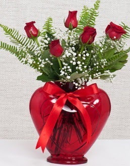 Kalp i�erisinde 5 adet k�rm�z� g�l Macunk�y sevgilime hediye �i�ek 