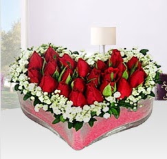 Kalp i�erisinde 10 adet k�rm�z� g�l Yeni bat� mahallesi , �i�ek�i , �i�ek�ilik 